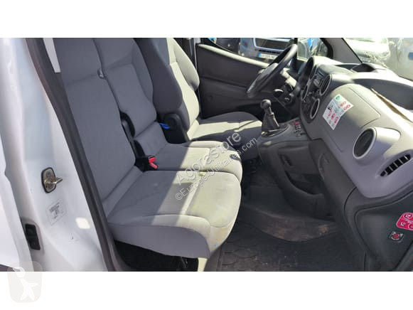 Лекотоварен автомобил Peugeot PARTNER