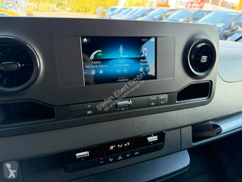 Лекотоварен автомобил Mercedes 215 CDI DoKa...