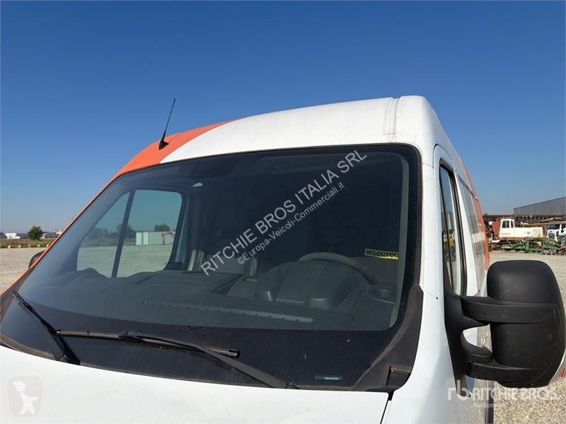 Furgoneta Nissan Cargo Van