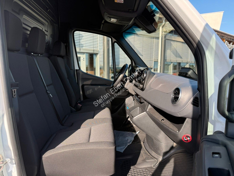 Коммерческий автомобиль Mercedes 317 CDI 9G...