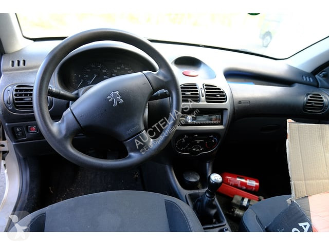 Коммерческий автомобиль Peugeot 208