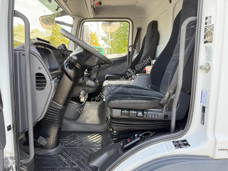 Véhicule utilitaire Mercedes 818L Carrier...