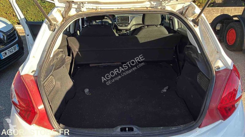 Véhicule utilitaire Peugeot 208