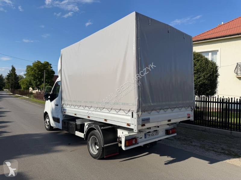 Véhicule utilitaire Nissan 35.15