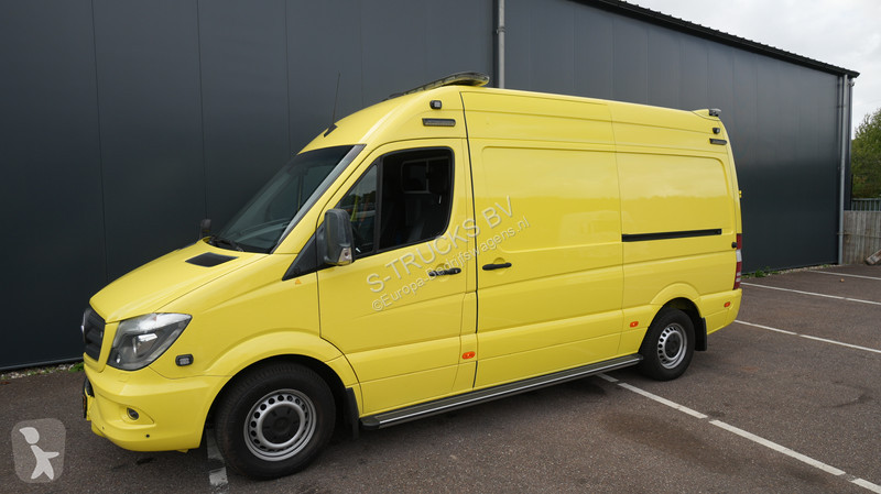 Véhicule utilitaire Mercedes ambulance 319CDI