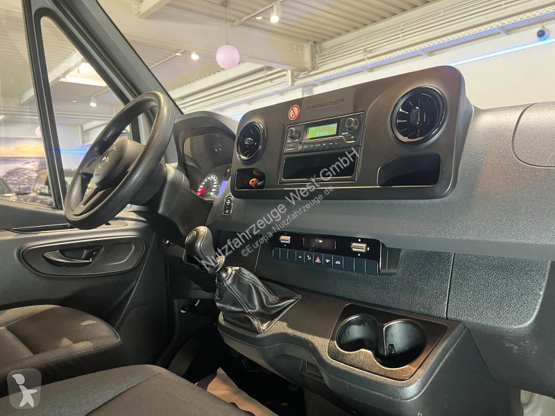 Užitkové vozidlo Mercedes 211/311...