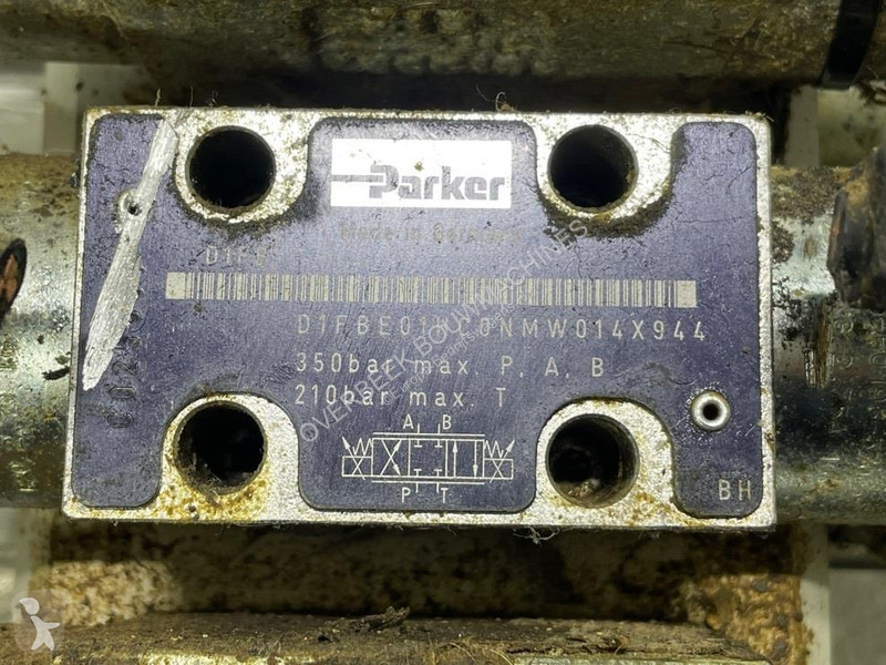 Véhicule utilitaire Parker D1FBE01HC0NMW011X944...
