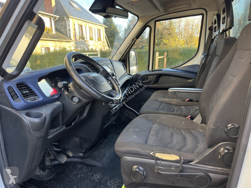 Véhicule utilitaire Iveco 35c18