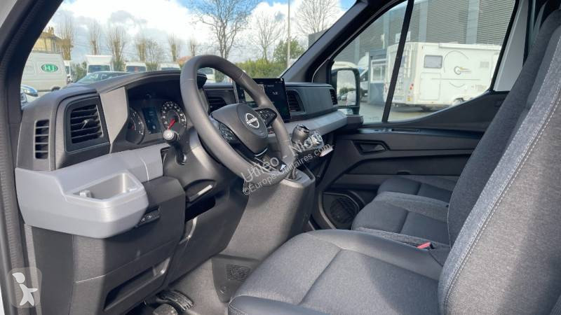 Véhicule utilitaire Nissan