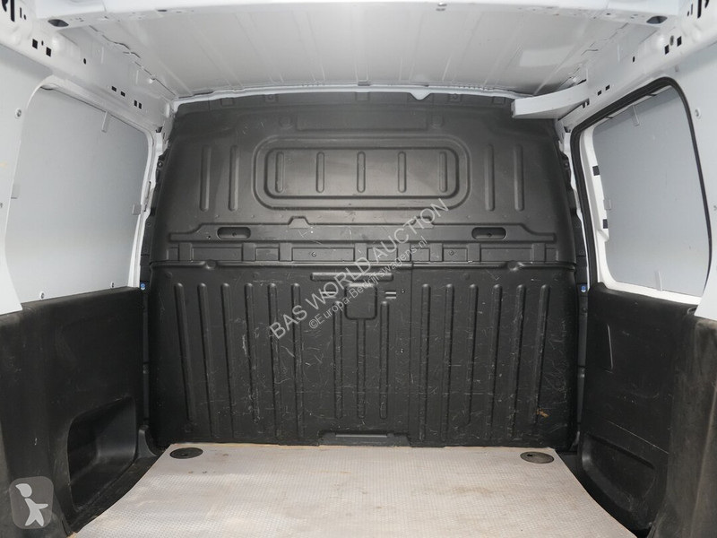 Véhicule utilitaire Opel 131PK