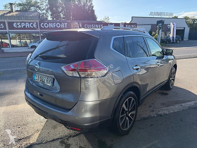 Nissan X-TRAIL van