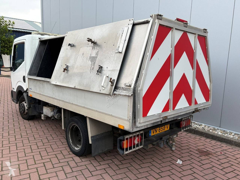 Nissan  NT400- 35.12 2.5 dCi 250 van