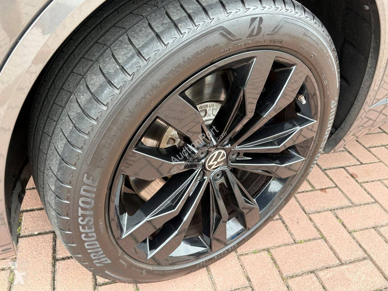 Volkswagen R van
