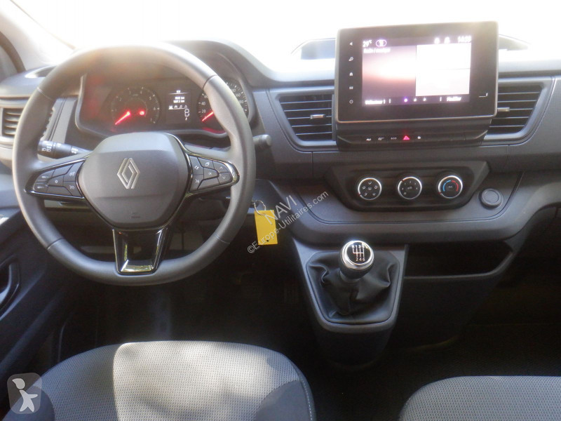 Коммерческий автомобиль Renault TRAFIC III FG...