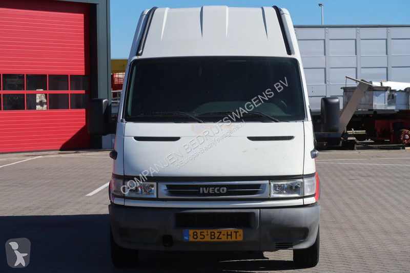 Furgoneta Iveco 2.3
