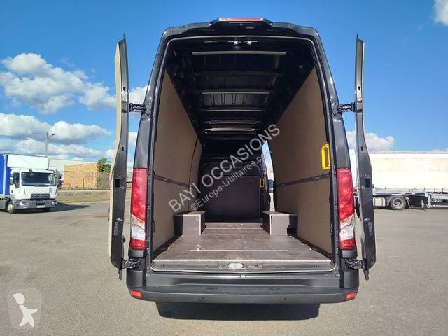 Veículo utilitário Iveco 35C21