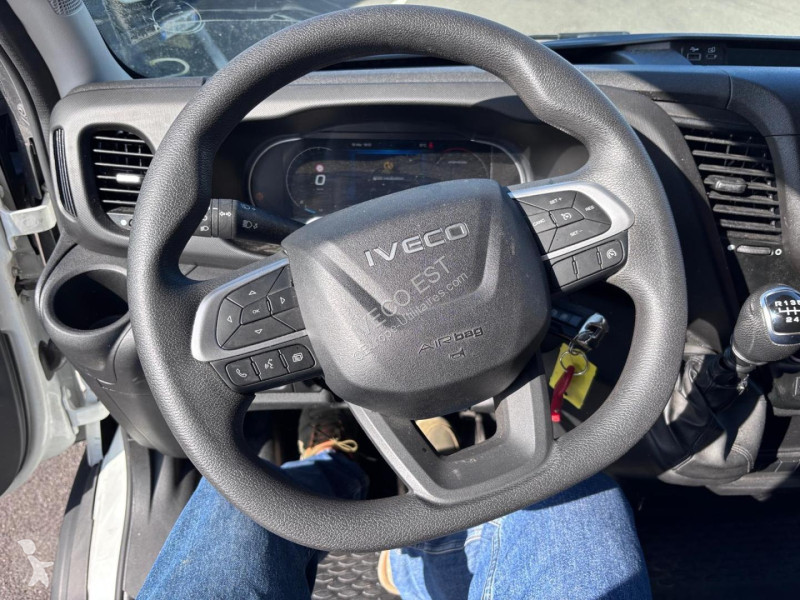 Véhicule utilitaire Iveco CCb Moteur 3 litres...