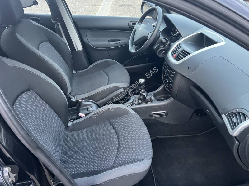 Autoutilitară Peugeot 1.1 i 60ch 4cv 5Portes...