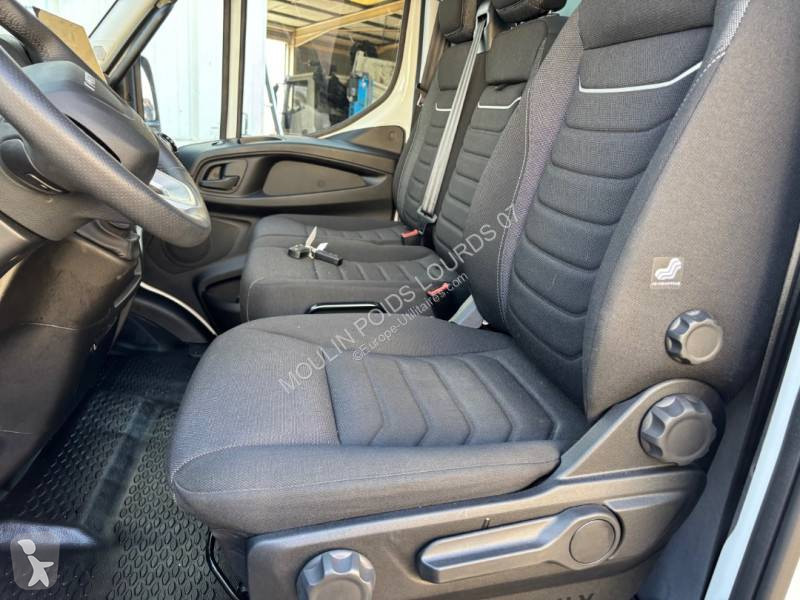 Véhicule utilitaire Iveco 35C16