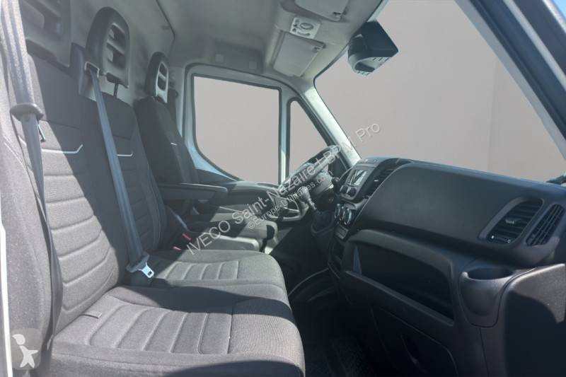 Véhicule utilitaire Iveco 35S14V12