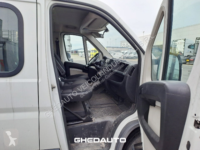 Véhicule utilitaire Peugeot BOXER DOPPIA CABINA...