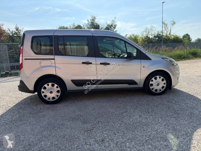 Véhicule utilitaire Ford