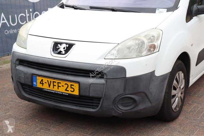 Véhicule utilitaire Peugeot 120 L1 1.6HDIF...