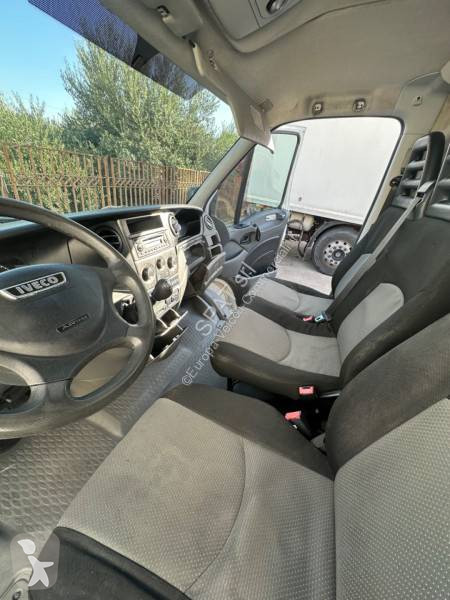 Véhicule utilitaire Iveco 35C13