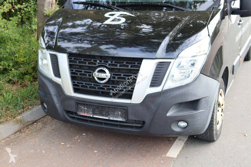 Véhicule utilitaire Nissan