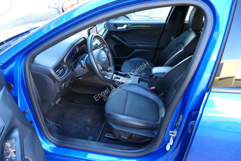 Véhicule utilitaire Ford Focus Turnier ST-Line...