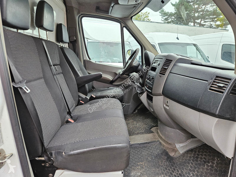 Véhicule utilitaire Mercedes 311 CDI KOFFER TÜV...