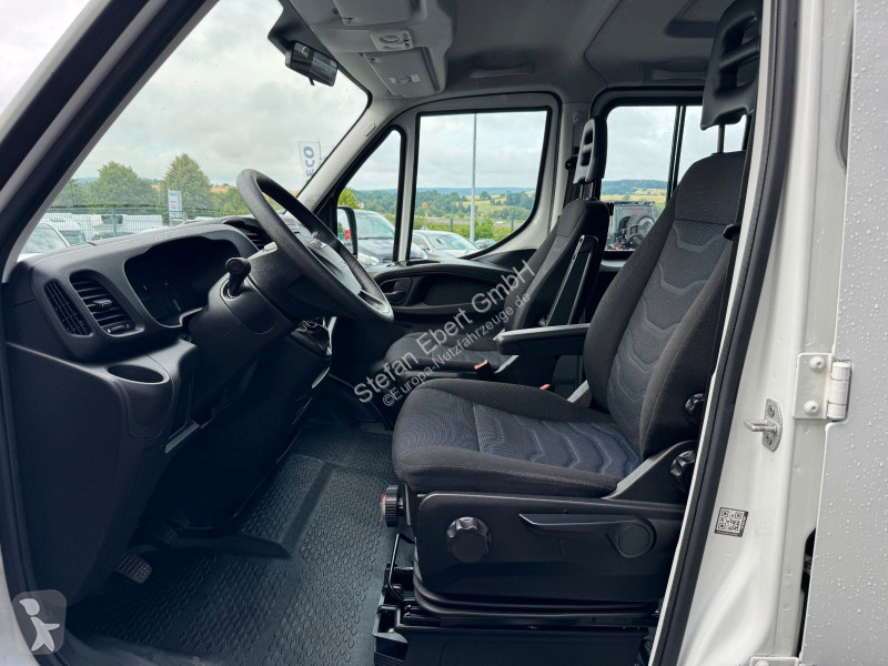 Véhicule utilitaire Iveco 35S16...