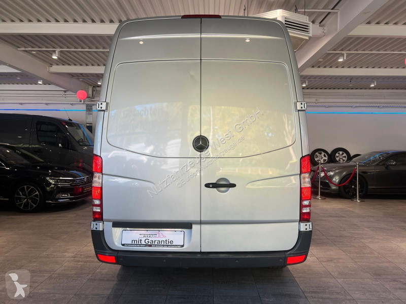 Véhicule utilitaire Mercedes 313...