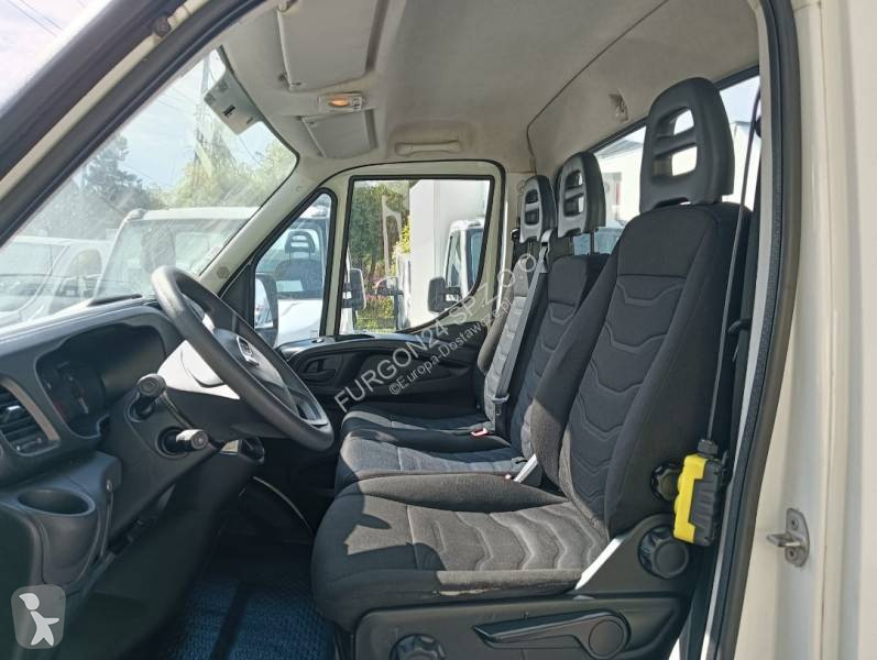 Véhicule utilitaire Iveco 33S12