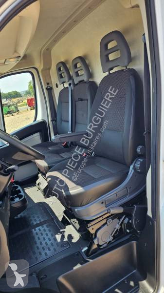 Véhicule utilitaire Peugeot 2,0L HDI 130
