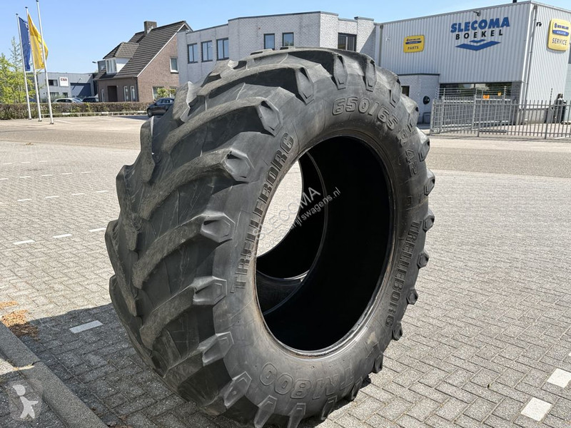 Véhicule utilitaire Trelleborg 650/65R42 TM800