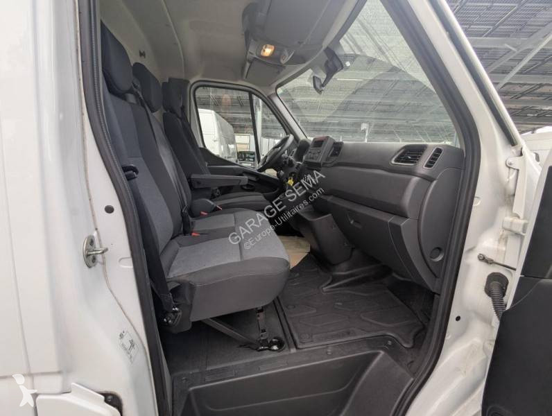 Véhicule utilitaire Renault 2.3 DCI 145