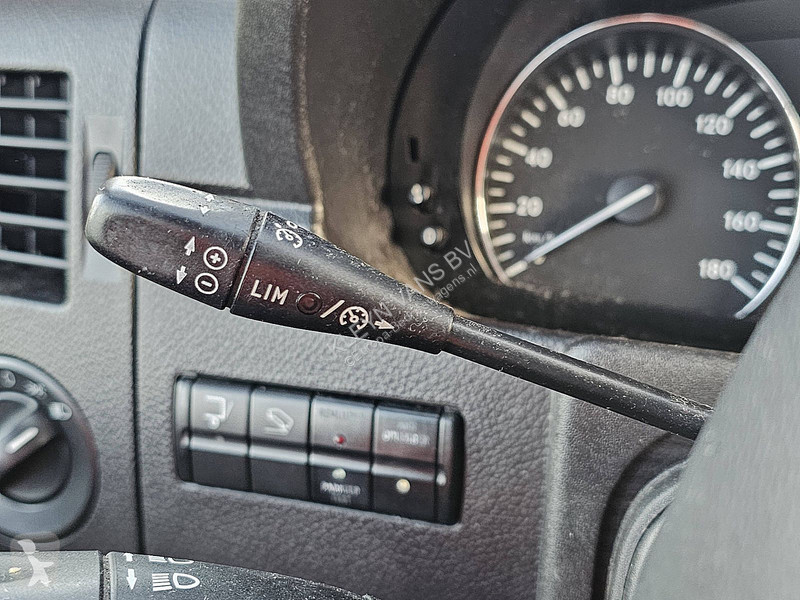Véhicule utilitaire Mercedes 519