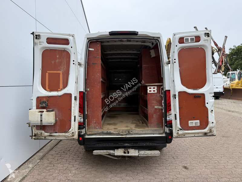 Véhicule utilitaire Iveco 35S14 2.3