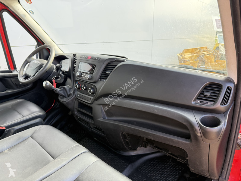 Véhicule utilitaire Iveco 35C12 2.3