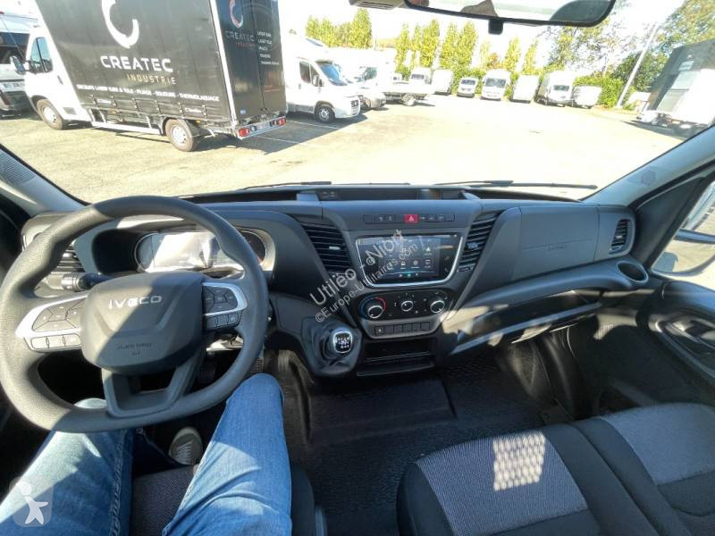 Véhicule utilitaire Iveco 35C16