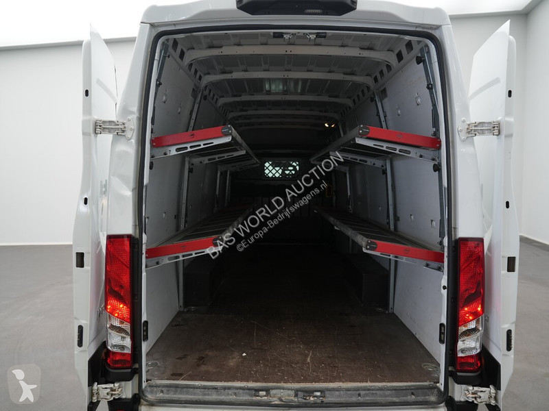 Véhicule utilitaire Iveco 35S16
