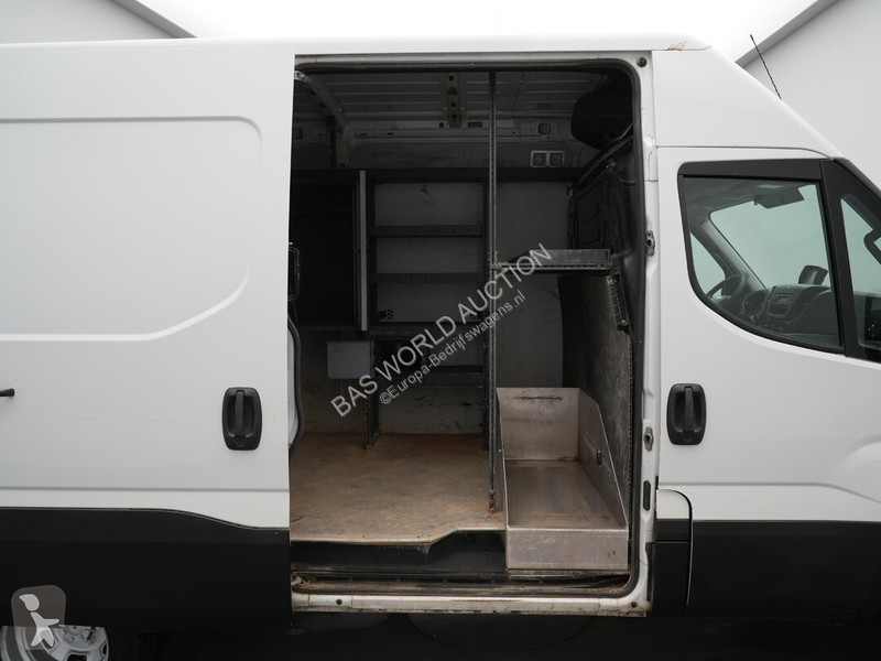 Véhicule utilitaire Iveco 35C14