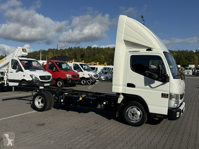 Véhicule utilitaire Mitsubishi Fuso