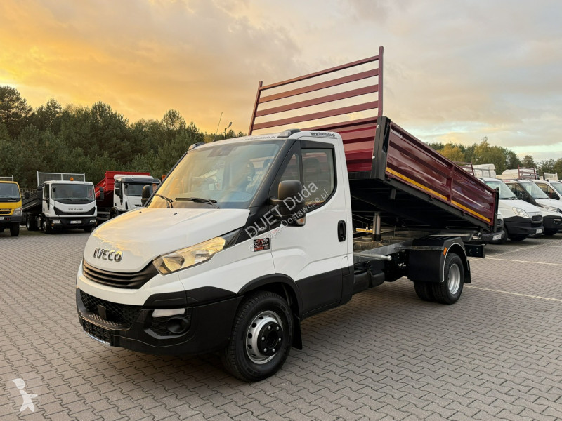 Véhicule utilitaire Iveco 65C18 V H