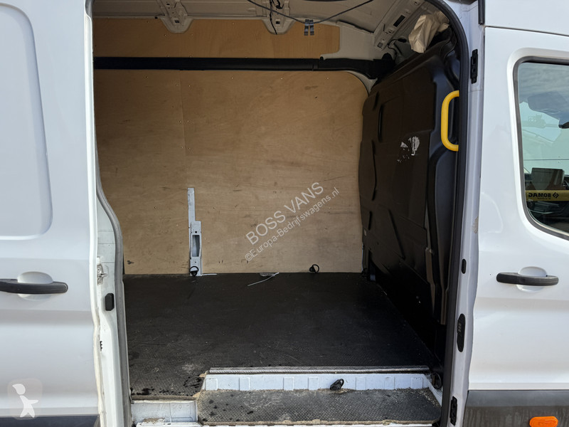 Véhicule utilitaire Ford e 68kWh 184PK E-
