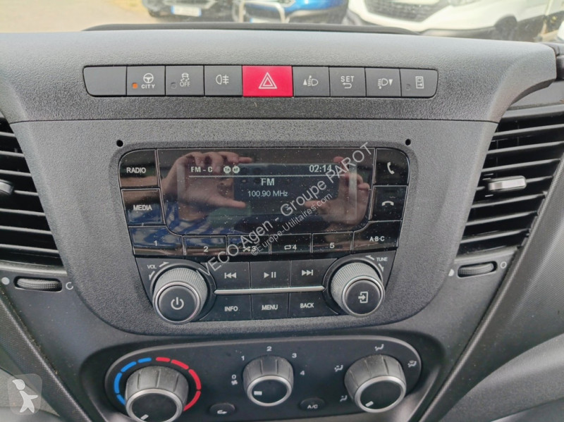 Véhicule utilitaire Iveco 35C16H empattement...