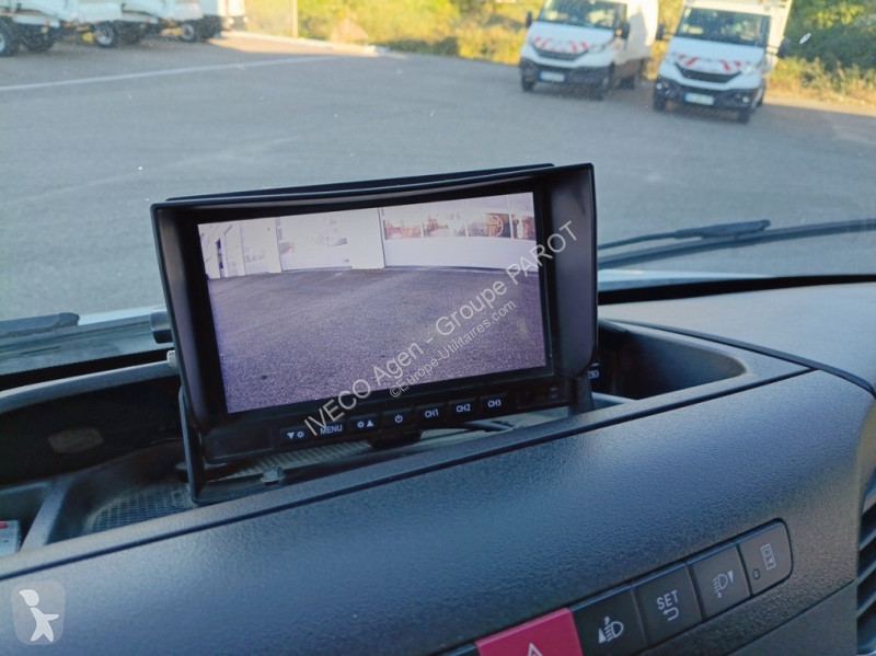 Véhicule utilitaire Iveco 35C16H empattement...