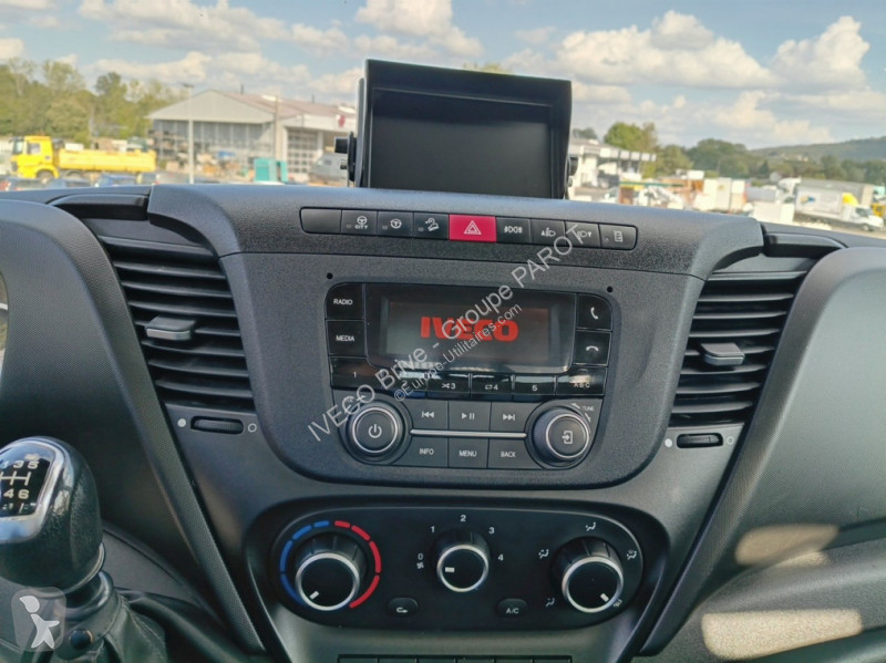 Véhicule utilitaire Iveco 35C14 empattement 3750