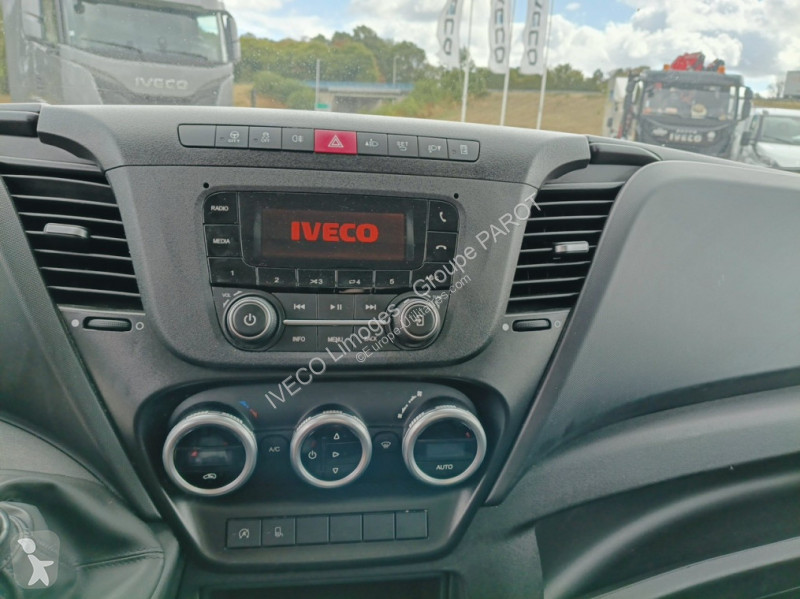 Véhicule utilitaire Iveco 35S14 SV V12